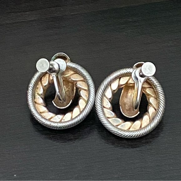 Vintage Unsigned Two-tone Round Rope Twisted Screw Back Earrings - Picture 5 of 11